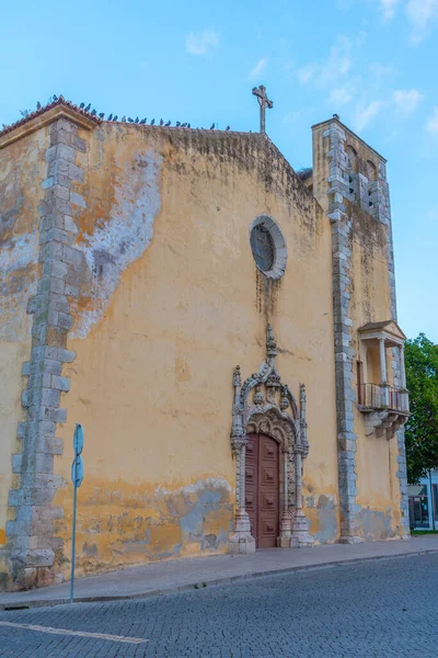 Portekiz 'in Moura kasabasında bir kilise manzarası.