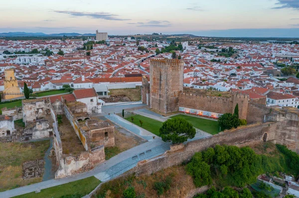 Portekiz 'in Moura kasabasındaki kalenin havadan görünüşü.