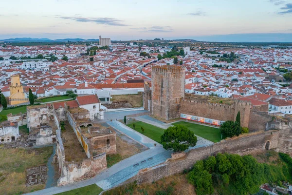 Portekiz 'in Moura kasabasındaki kalenin havadan görünüşü.