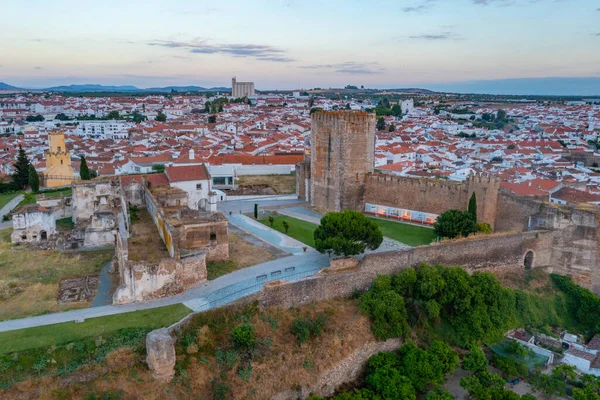 Portekiz 'in Moura kasabasındaki kalenin havadan görünüşü.