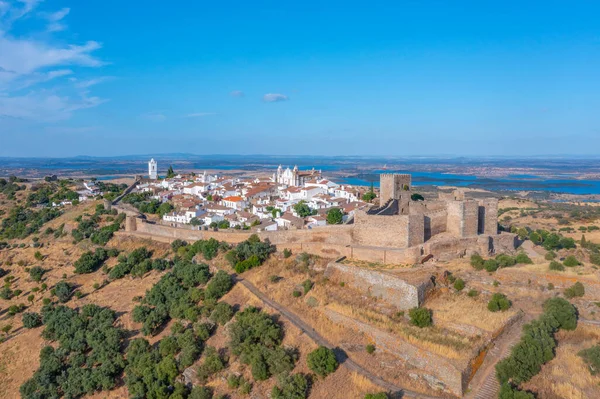 Portekiz 'in Monsaraz kasabasının hava manzarası.