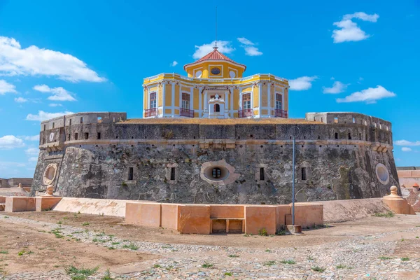 Portekiz kasabası Elvas 'taki zarif leydimizin kalesi..