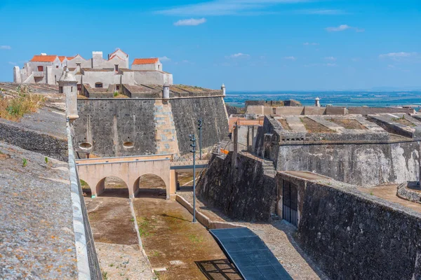 Portekiz kasabası Elvas 'taki zarif leydimizin kalesi..