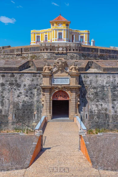 Portekiz kasabası Elvas 'taki zarif leydimizin kalesi..