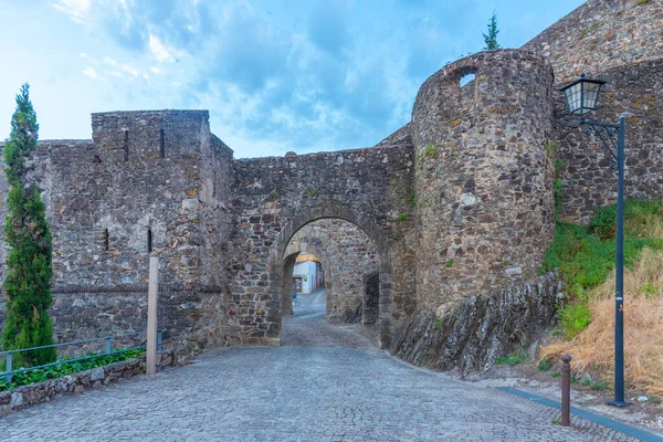 Portekiz köyü Marvao 'daki şatonun manzarası.