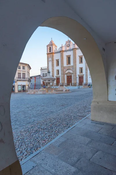 ポルトガルのエヴォラにあるサンアンタオ教会 — ストック写真