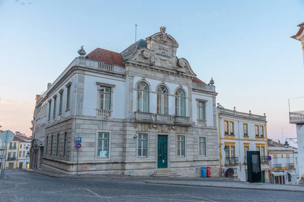 Portekiz Bankası, Evora 'daki Praca do Giraldo Meydanı' nda..