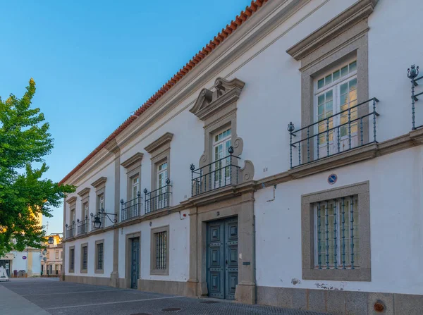 Portekiz 'deki Dar Sokak Evora.