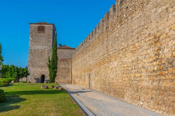 Portekiz 'in Evora kasabasında takviye.