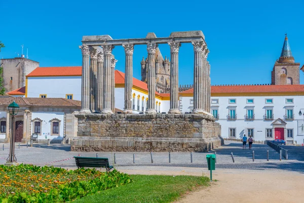 Portekiz 'in Evora kentindeki Diana Tapınağı.