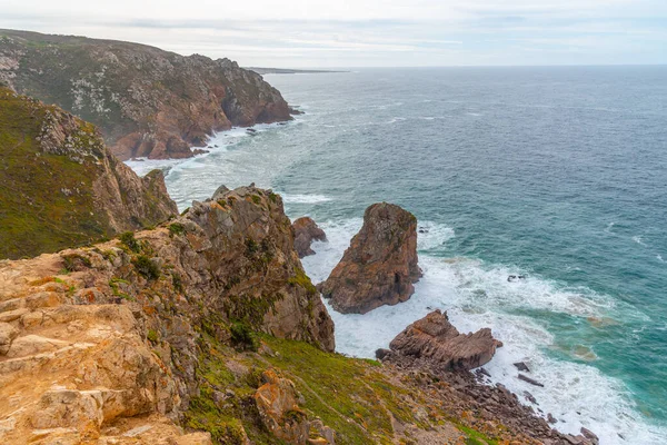 Portekiz 'deki Cabo da Roca' da kayalıklar.