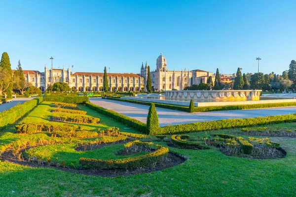 Belem, Lizbon, Portekiz 'de Mosteiro dos Jeronimos' a pratik yoluyla bakmak.