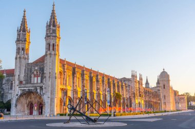 Belem, Lizbon, Portekiz 'de Mosteiro dos Jeronimos' da gün doğumu.