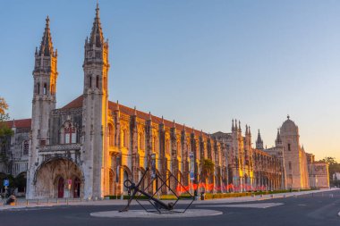 Belem, Lizbon, Portekiz 'de Mosteiro dos Jeronimos' da gün doğumu.