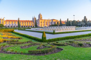 Belem, Lizbon, Portekiz 'de Mosteiro dos Jeronimos' a pratik yoluyla bakmak.