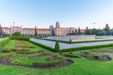 Belem, Lizbon, Portekiz 'de Mosteiro dos Jeronimos' a pratik yoluyla bakmak.