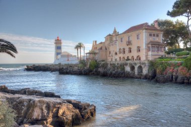 Portekiz 'in Cascais kentindeki Santa Marta deniz feneri müzesi.