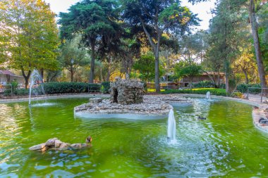 Portekiz, Cascais 'deki bir kaleye benzeyen ördek evi..