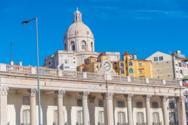 Lizbon 'daki ulusal panteon Portekiz' deki askeri müzenin arkasında.