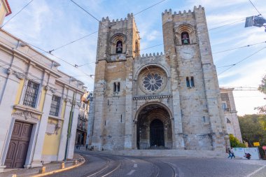 Lizbon, Portekiz 'deki katedralin gün doğumu manzarası.