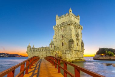 Portekiz, Lizbon 'da Torre de Belem' in günbatımı manzarası.