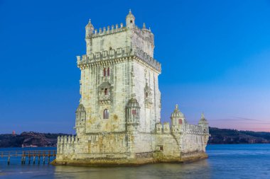 Portekiz, Lizbon 'da Torre de Belem' in günbatımı manzarası.