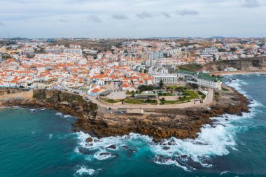 Portekiz şehri Ericeira 'nın havadan görünüşü.