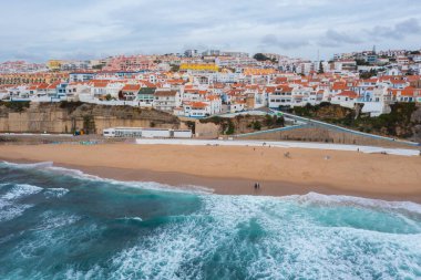 Portekiz 'deki Ericeira' da Praia do Norte.