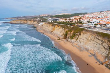 Portekiz 'deki Ericeira' da Praia do Norte.