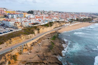 Portekiz 'deki Ericeira' da Praia do Norte.