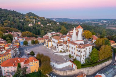 Portekiz, Sintra 'daki ulusal sarayın gündoğumu manzarası.