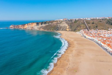 Portekiz 'in Nazare kasabasının Panorama manzarası.
