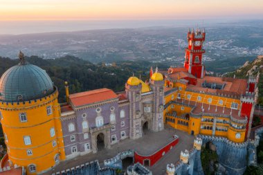 Sintra, Portekiz yakınlarındaki Pena Ulusal Sarayı.