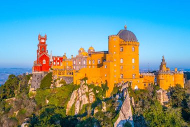 Sintra, Portekiz yakınlarındaki Pena Ulusal Sarayı.