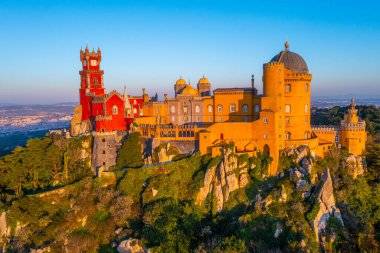 Sintra, Portekiz yakınlarındaki Pena Ulusal Sarayı.