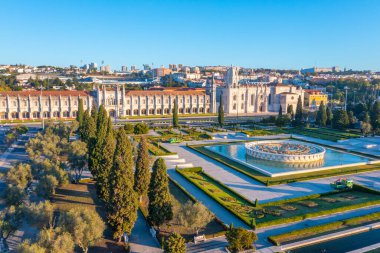 Belem, Lizbon, Portekiz 'de Mosteiro dos Jeronimos' a pratik yoluyla bakmak.