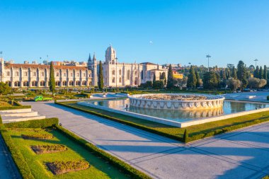 Belem, Lizbon, Portekiz 'de Mosteiro dos Jeronimos' a pratik yoluyla bakmak.
