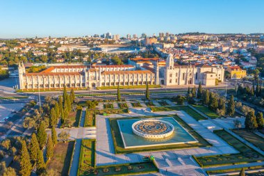 Belem, Lizbon, Portekiz 'de Mosteiro dos Jeronimos' a pratik yoluyla bakmak.
