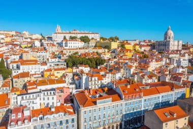 Lizbon manzarası dini binalarla dolu, Portekiz.