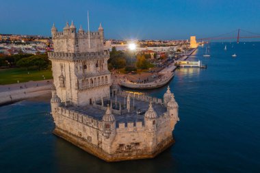 Portekiz, Lizbon 'da Torre de Belem' in günbatımı manzarası.