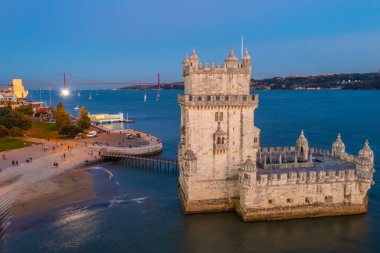 Portekiz, Lizbon 'da Torre de Belem' in günbatımı manzarası.