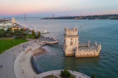 Portekiz, Lizbon 'da Torre de Belem' in günbatımı manzarası.