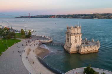 Portekiz, Lizbon 'da Torre de Belem' in günbatımı manzarası.