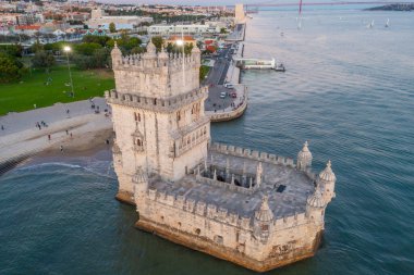 Portekiz, Lizbon 'da Torre de Belem' in günbatımı manzarası.