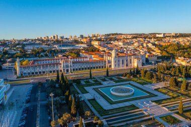 Belem, Lizbon, Portekiz 'de Mosteiro dos Jeronimos' a pratik yoluyla bakmak.