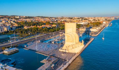 Belem, Lizbon, Portekiz 'deki Padrao dos Descobrimentos Anıtı Panoraması.