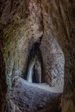 Bulgar Golesh köyü yakınlarındaki kaya manastırı