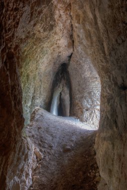 Bulgar Golesh köyü yakınlarındaki kaya manastırı