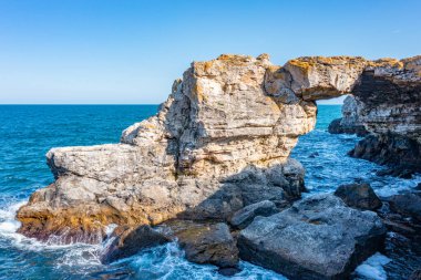 Bulgaristan 'ın Karadeniz kıyısındaki Tyulenovo kaya kemeri