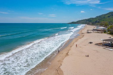 Bulgar köyü Kranevo 'nun hava manzaralı sahili